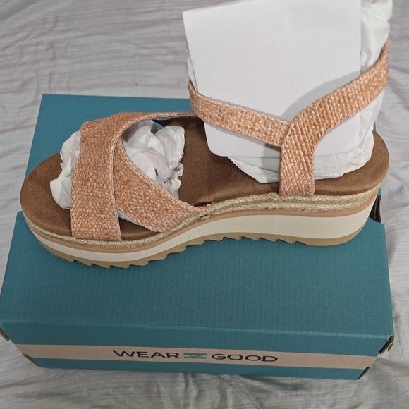 Toms Women's Tan Platform Sandals - Picture 3 of 5
